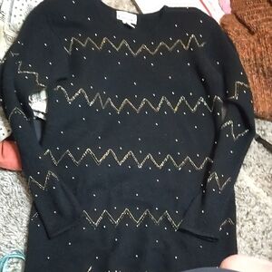 Pappagallo Black and Gold Crew Neck Sweater with Warm Knit and Textured Design